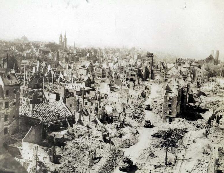 Datei:Nuernberg April 1945.jpg