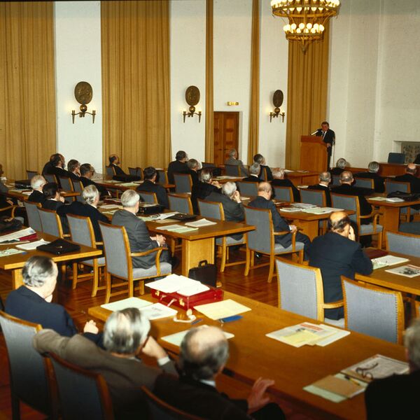 Datei:Vollversammlung Bayerischer Senat 1984.jpg