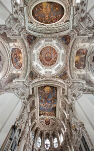 Der Vierungsturm und das Gewölbe des Chores, erbaut in der zweiten Hälfte des 17. Jahrhunderts. (Fotografie: Dionys Asenkerschbaumer, auch in: Möseneder, Karl: Der Dom zu Passau, Regensburg 2015, 59)