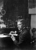 Der Dichter Hugo von Hofmannsthal (1874-1929), undatiert. (Bayerische Staatsbibliothek, Bildarchiv port-007847)