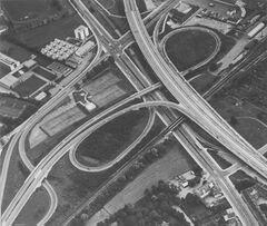 Autobahn A9 bei München, August 1965. Foto: Max Prugger (1918-2003). (Bayerische Staatsbibliothek, Bildarchiv pru-000946)