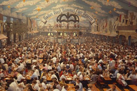 Hackerzelt, 1984. Fotografie Joachim Kankel (1921-1984). (Bayerische Staatsbibliothek, kank-000718)