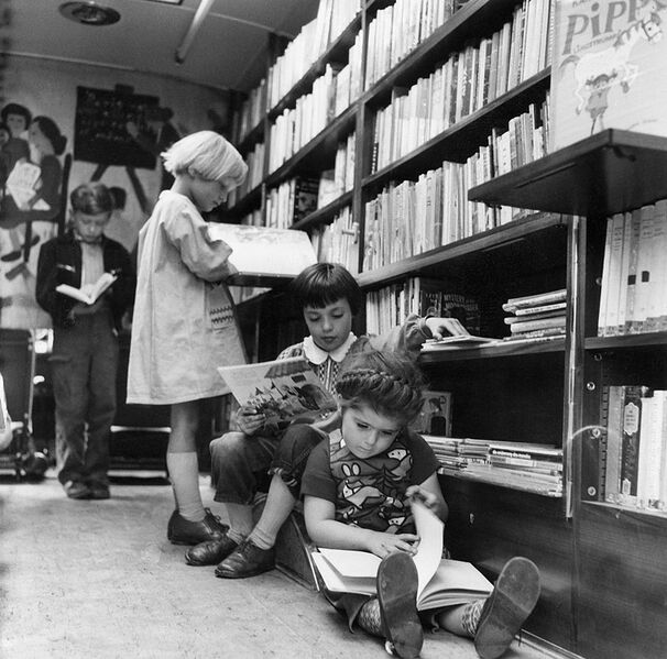 Datei:Buecherbus IJB.jpg