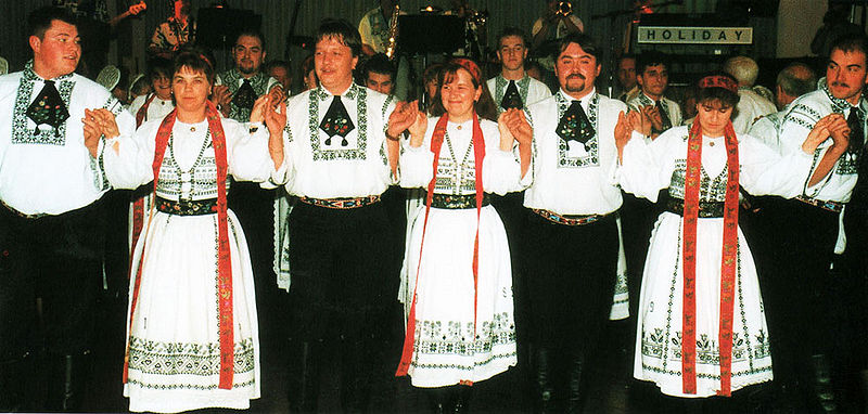 Datei:Traunreut Gruppe Landsmannschaft Siebenbuerger Sachsen.jpg