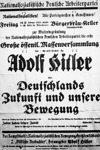 Plakat der NSDAP "Deutschlands Zukunft und unsere Bewegung", Ankündigung einer Versammlung in München zur Neugründung der Partei am 27. Februar 1925. (Bayerische Staatsbibliothek, Bildarchiv hoff-6498)