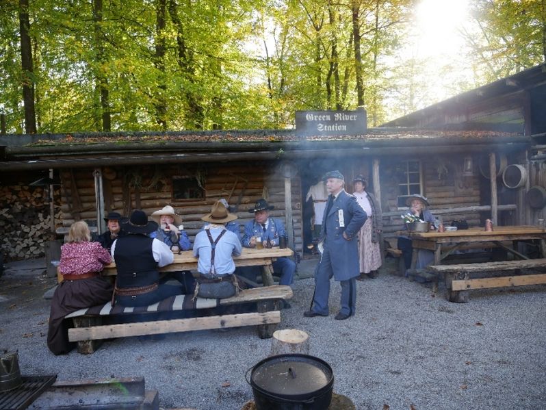 Datei:Cowboy club münchen green-river.jpg