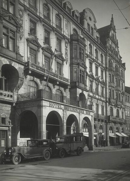 Datei:Hotel Bayerischer Hof Muenchen 1930.jpg