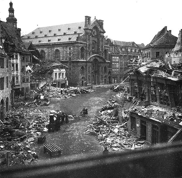 Datei:Luftkrieg Gruener Markt Bamberg.jpg