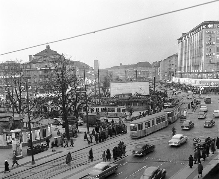 Datei:Karlsplatz Muenchen 1957.jpg