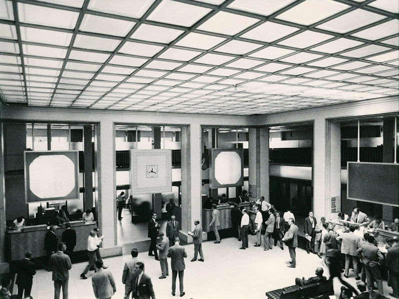 Datei:Börsensaal Lenbachplatz 1960er.jpg