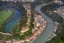 Burghausen, Luftbild von Süden. (Foto: Klaus Leidorf)
