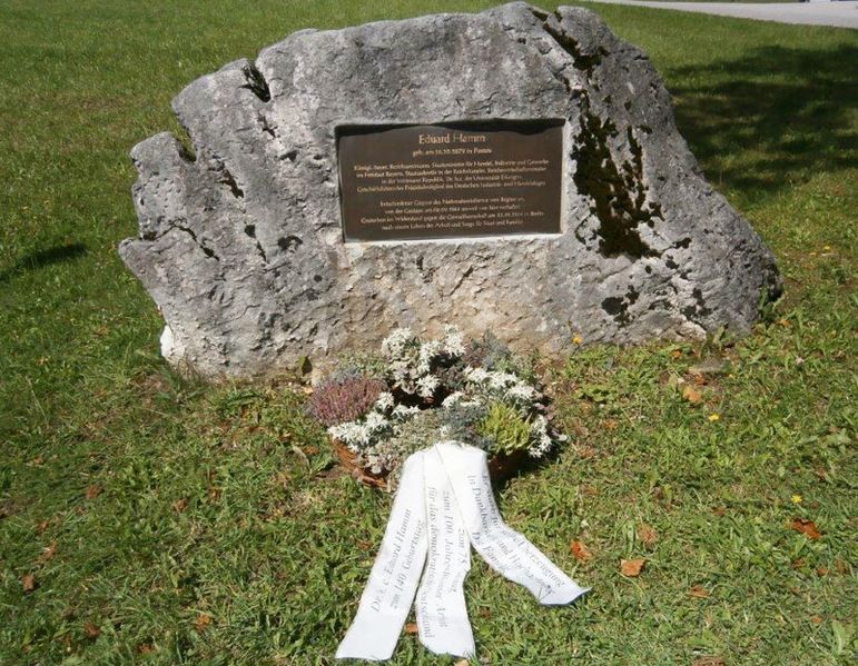Datei:Eduard Hamm Gedenkstein.jpg