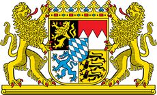 Der Fränkische Rechen im großen Bayerischen Staatswappen, das am 5. Juni 1950 mit dem Gesetz über das Wappen des Freistaates Bayern eingeführt wurde. (© Bayerisches Staatsministerium des Innern, für Bau und Verkehr)