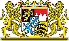 Der Fränkische Rechen im großen Bayerischen Staatswappen, das am 5. Juni 1950 mit dem Gesetz über das Wappen des Freistaates Bayern eingeführt wurde. (© Bayerisches Staatsministerium des Innern, für Bau und Verkehr)