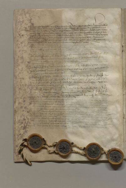 Letzte Seite des Stiftungsbriefs Jakob Fuggers (1459-1525) von 1521 mit den Unterschriften von Jakob, Raymund, Ulrich und Hieronymus Fugger. (Fürstlich und Gräflich Fuggersches Familien- und Stiftungsarchiv, FA 81.2)