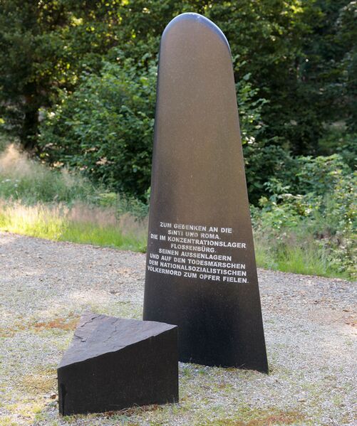Datei:Denkmal Flossenbuerg Tal des Todes.jpg