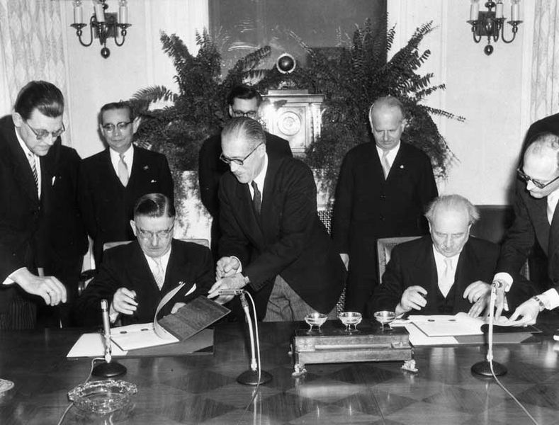 Datei:Salinenkonvention Vertragsunterzeichnung 1957.jpg
