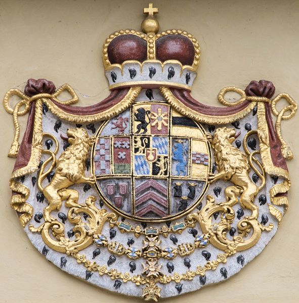 Datei:Kurfuerstenwappen Hofkirche Neuburg.jpg