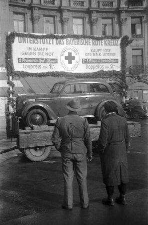 Lotterie des Bayerischen Roten Kreuzes (BRK) im Januar 1948 zur Unterstützung seiner Arbeit. (bavarikon) (Bayerische Staatsbibliothek, Bildarchiv fruh-00374)