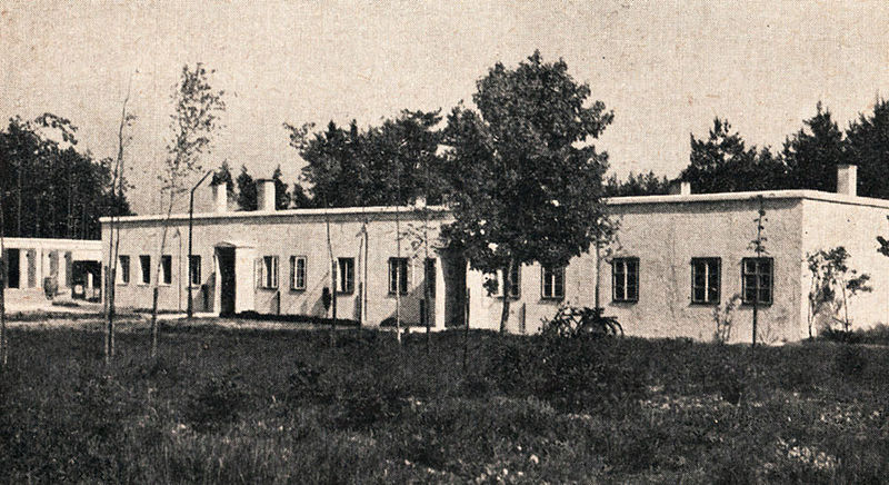 Datei:Waldkraiburg Buerogebaeude Elastonwerk.jpg