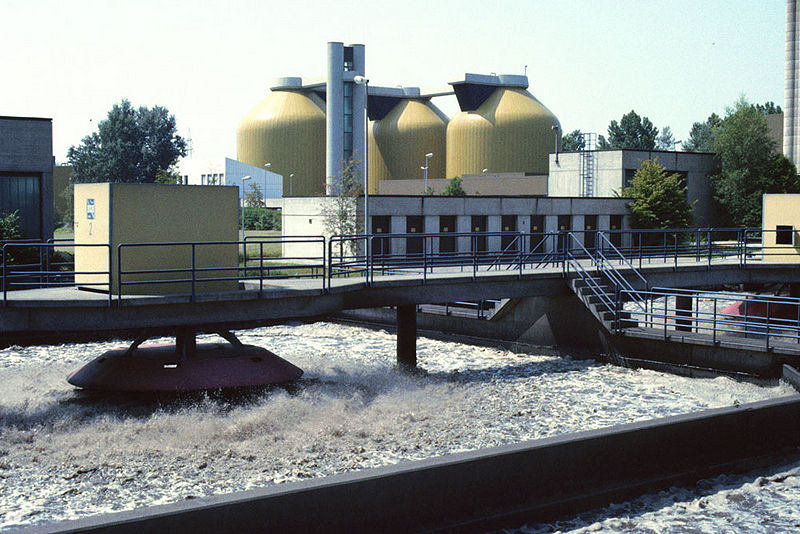 Datei:Augsburg Belebungsbecken Faulturm 1985.jpg