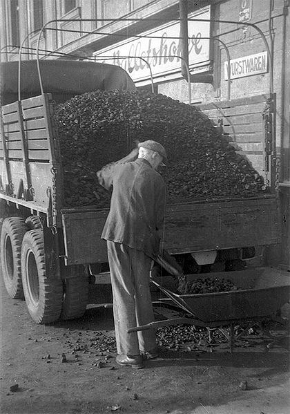 Datei:Abtransport Kohle 1948.jpg