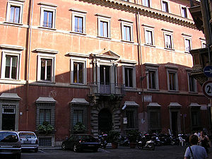 Rome, Largo del Nazareno in Rione Trevi: the Palazzo del Bufalo was the residence of the Scarlatti family and also the seat of the Bavarian legation until 1703. (Photo: Bettina Scherbaum)