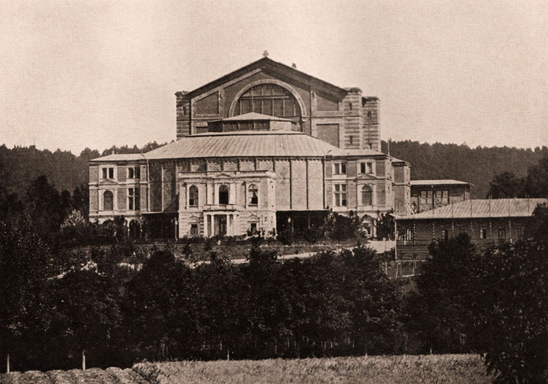 Datei:Festspielhaus Bayreuth um 1904.jpg