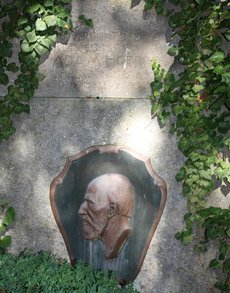 Datei:Denkmal Adam Hoerber.jpg