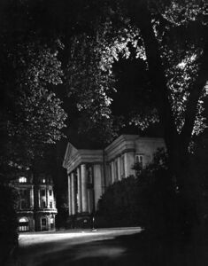Das Prinz-Carl-Palais bei Nacht. Fotografie um 1930. (Bayerische Staatsbibliothek, Bildarchiv port-023281)