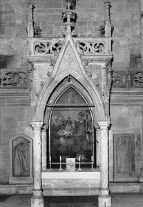 Albertus-Magnus-Altar vor der Wand des nördlichen Querhauses, unter der neuen Domorgel. Er wurde 1473 vom damaligen Dombaumeister Konrad Roriczer geschaffen – damals als Wolfgangsaltar. Das Altarbild zeigt den hl. Albertus Magnus (reg. 1260-1262 als Bischof von Regensburg) (1932 von Franz Xaver Dietrich [1882-1962]). (Foto Achim Hubel)