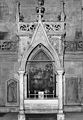 Albertus-Magnus-Altar vor der Wand des nördlichen Querhauses, unter der neuen Domorgel. Er wurde 1473 vom damaligen Dombaumeister Konrad Roriczer geschaffen – damals als Wolfgangsaltar. Das Altarbild zeigt den hl. Albertus Magnus (reg. 1260-1262 als Bischof von Regensburg) (1932 von Franz X. Dietrich [1882-1962]). (Foto Achim Hubel)