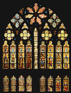 Glasfenster im Südquerhaus des Regensburger Domes. Im Triforium entstanden teilweise um 1230. Im Obergaden sind sie auf die Zeit um 1330 datiert. (Foto Achim Hubel)