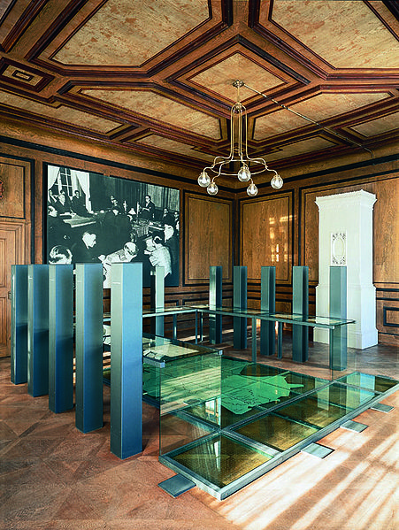 Datei:Verfassungszimmer Herrenchiemsee.jpg