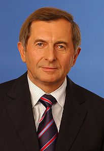 Alois Glück (CSU, geb. 1940) war von 2003 bis 2008 Präsident des Bayerischen Landtags. Aufnahme aus dem Jahre 2004 (Foto: Rolf Poss. Archiv des Bayerischen Landtags, AA08912A)