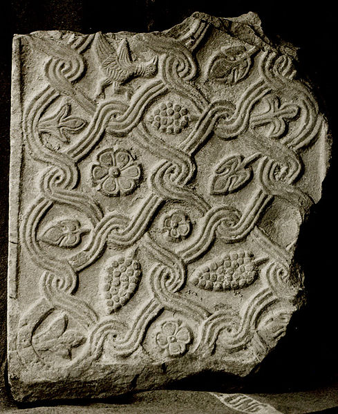 Datei:Frauenchiemsee Chorschrankenplatte 2.jpg