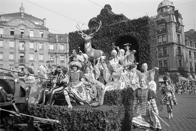 Datei:Deutsches Jagd-und Fischereimuseum Festzug 1938.jpg
