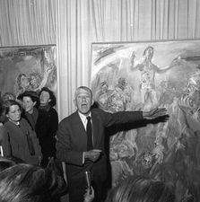 Der Maler Oskar Kokoschka (1886-1980) bei einer Ausstellungseröffnung im Jahre 1958 im Haus der Kunst. Fotografie von Georg Fruhstorfer. (Bayerische Staatsbibliothek, Bildarchiv fruh-00812)