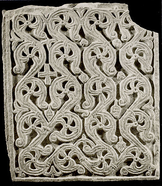 Datei:Bernried Chorschrankenplatte 1.jpg