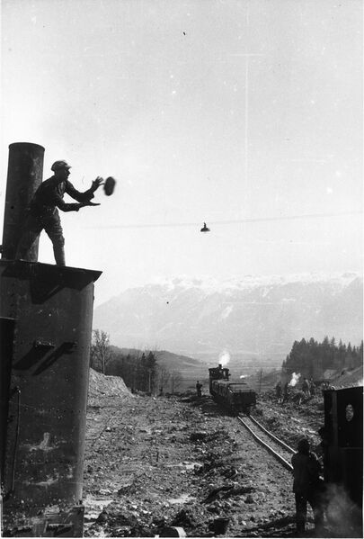 Datei:Arbeiter Bauzug Deutsche Alpenstraße 1935.jpg