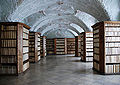 Staatliche Bibliothek Passau: Die Bibliothek ist im 1612 von Erzherzog Leopold von Österreich (1586-1632, Fürstbischof von Passau 1598-1625) gegründeten ehem. Passauer Jesuitenkolleg untergebracht. Der sog. Stucksaal (ca. 1740) beeindruckt durch seine authentische Ausstattung im Rokokostil. (Foto: Staatliche Bibliothek Passau)