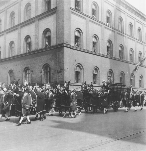 Datei:Beisetzung Rupprecht BSB timp 015557.jpg