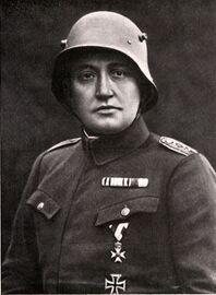 Dr. August Ritter von Eberlein (1877-1949). Abb. aus: Oskar Fergg, Festschrift zur Erinnerung an die vor 50 Jahren durch die Stadt erfolgte Übernahme der 1870 gegründeten Schule, Pirmasens 1933, 60. (Bayerische Staatsbibliothek Bavar. 4545 m)