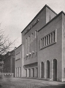 Das Kino Phöbus-Palast in Nürnberg wurde 1926-1928 von Ludwig Ruff erbaut. Abb. aus: Rösermüller, Nürnberger Kunst der Gegenwart, Augsburg 1928, Taf. 57. (Bayerische Staatsbibliothek, 4 Bavar. 3183 l)