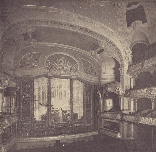 Datei:Stadttheater Nuernberg Buehne.jpg