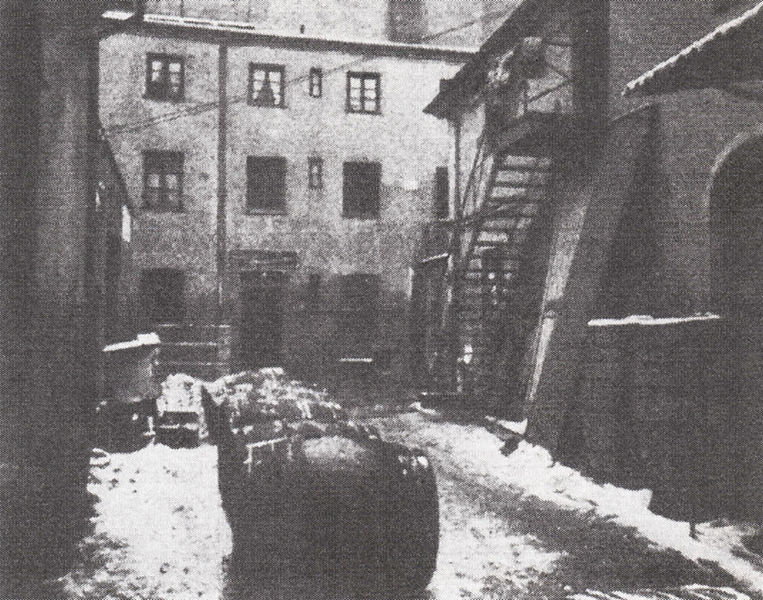 Datei:Innenhof Tuerkenstraße 28.jpg