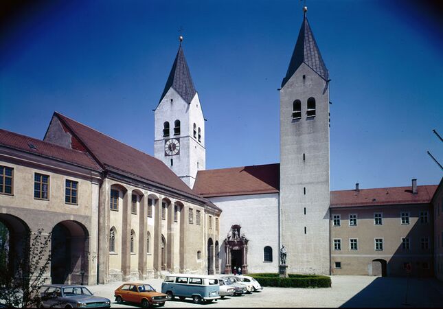Dom zu Freising. Foto von Joachim Kankel (1921-1984), 1975. (Bayerische Staatsbibliothek, Bildarchiv, kank-000307)