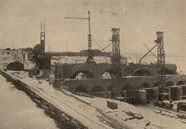 Kraftwerk Aufkirchen, Stand der Bauarbeiten im November 1922. (aus: F. Krieger, Großwasserkraftanlagen Mittlere Isar, München 1923, 27)