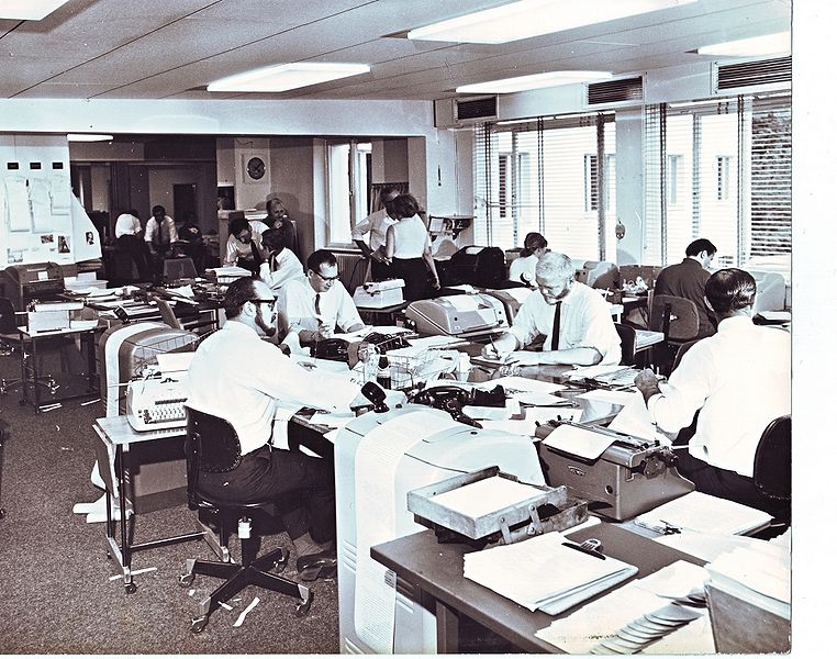 Datei:Radio free europe newsroom1.jpg