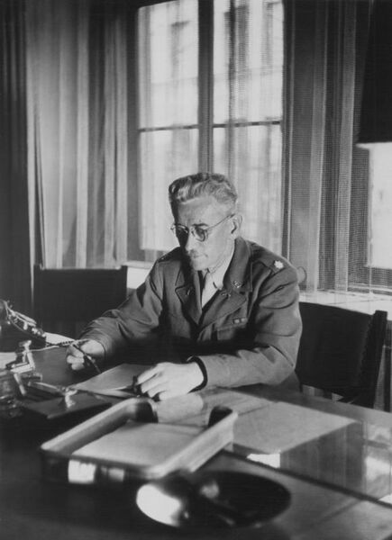 Datei:Major Keller 1945.jpg